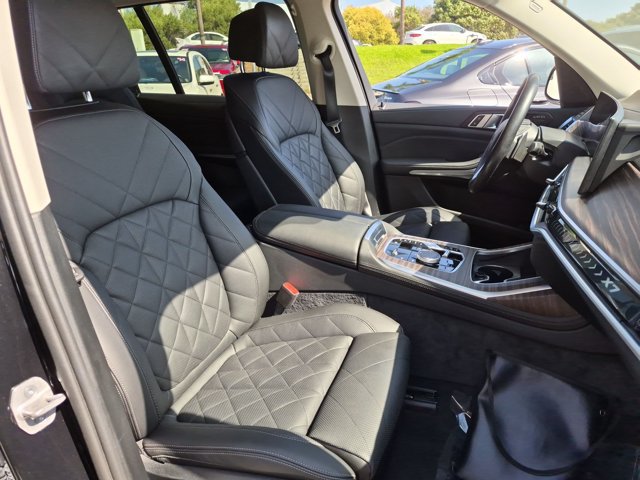 Used 2024 BMW X7 xDrive40i w/ Parking Assistance Package AWD/4WD image 22