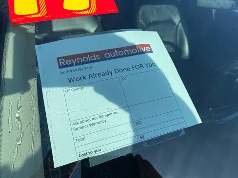 Used 2017 Ford Fusion SE w/ Fusion SE Technology Package image 3