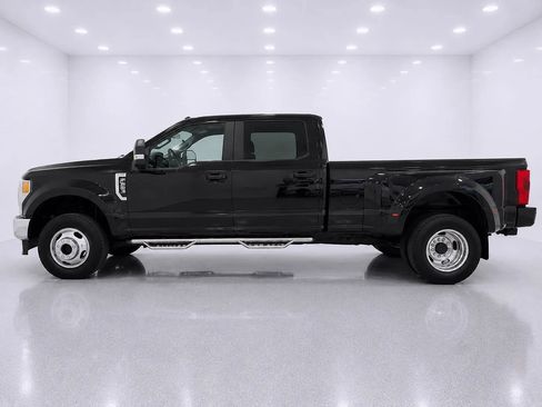 Used 2020 Ford F350 XL w/ Power Equipment Group AWD/4WD image 2