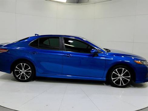 Used 2019 Toyota Camry SE FWD image 9