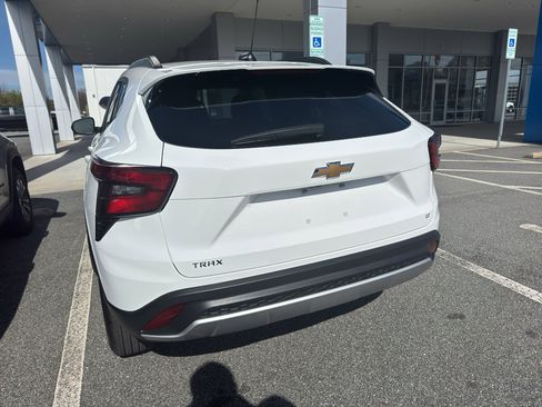 New 2026 Chevrolet Trax LT w/ LT Convenience Package image 5