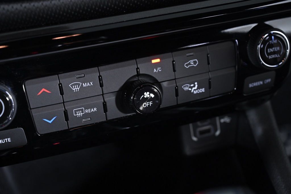 Used 2022 Jeep Compass Latitude FWD image 18