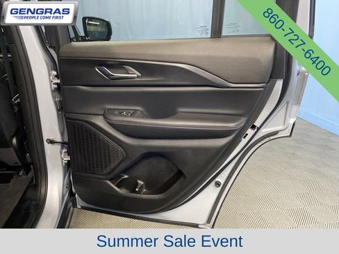 Used 2024 Jeep Grand Cherokee Altitude AWD/4WD image 40