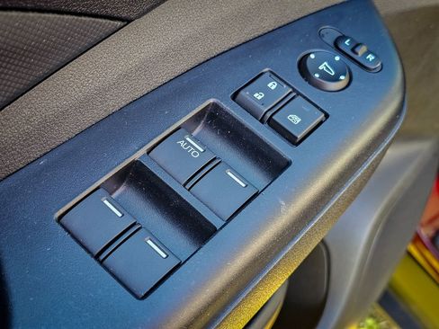 Used 2016 Honda CR-V SE image 11