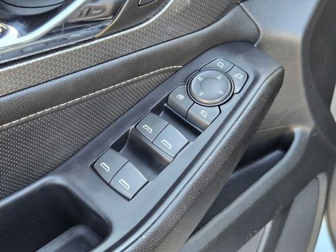 Used 2023 Chevrolet Traverse Premier image 12