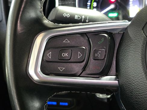 Used 2022 Jeep Wrangler Unlimited Sahara AWD/4WD image 31