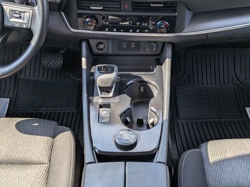 Used 2024 Nissan Rogue SV AWD/4WD image 19
