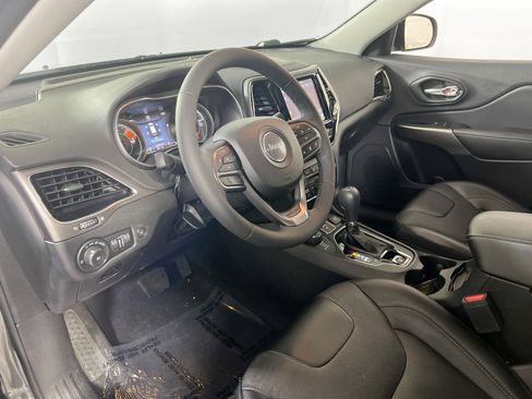 Used 2022 Jeep Cherokee Limited image 9