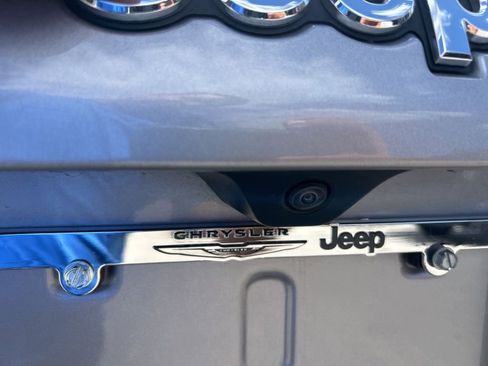 Used 2023 Jeep Compass Limited image 20