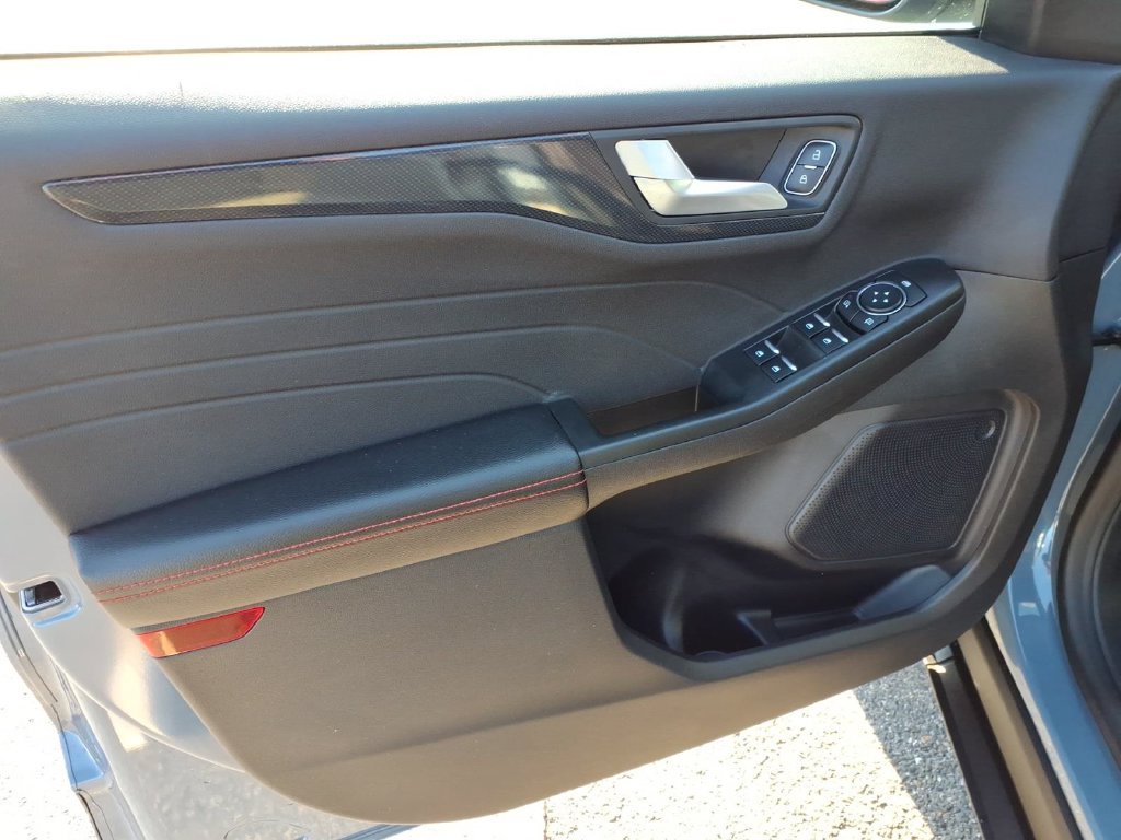 Used 2024 Ford Escape ST-Line w/ Tech Pack #1 AWD/4WD image 11