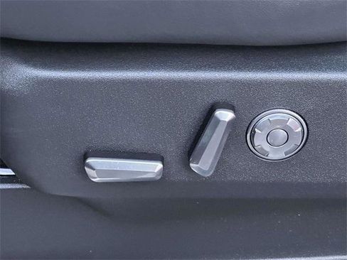 Used 2025 Lincoln Navigator L Reserve image 9