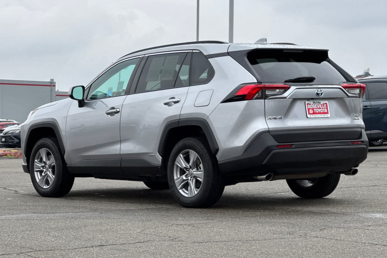 Used 2023 Toyota RAV4 XLE AWD/4WD image 7