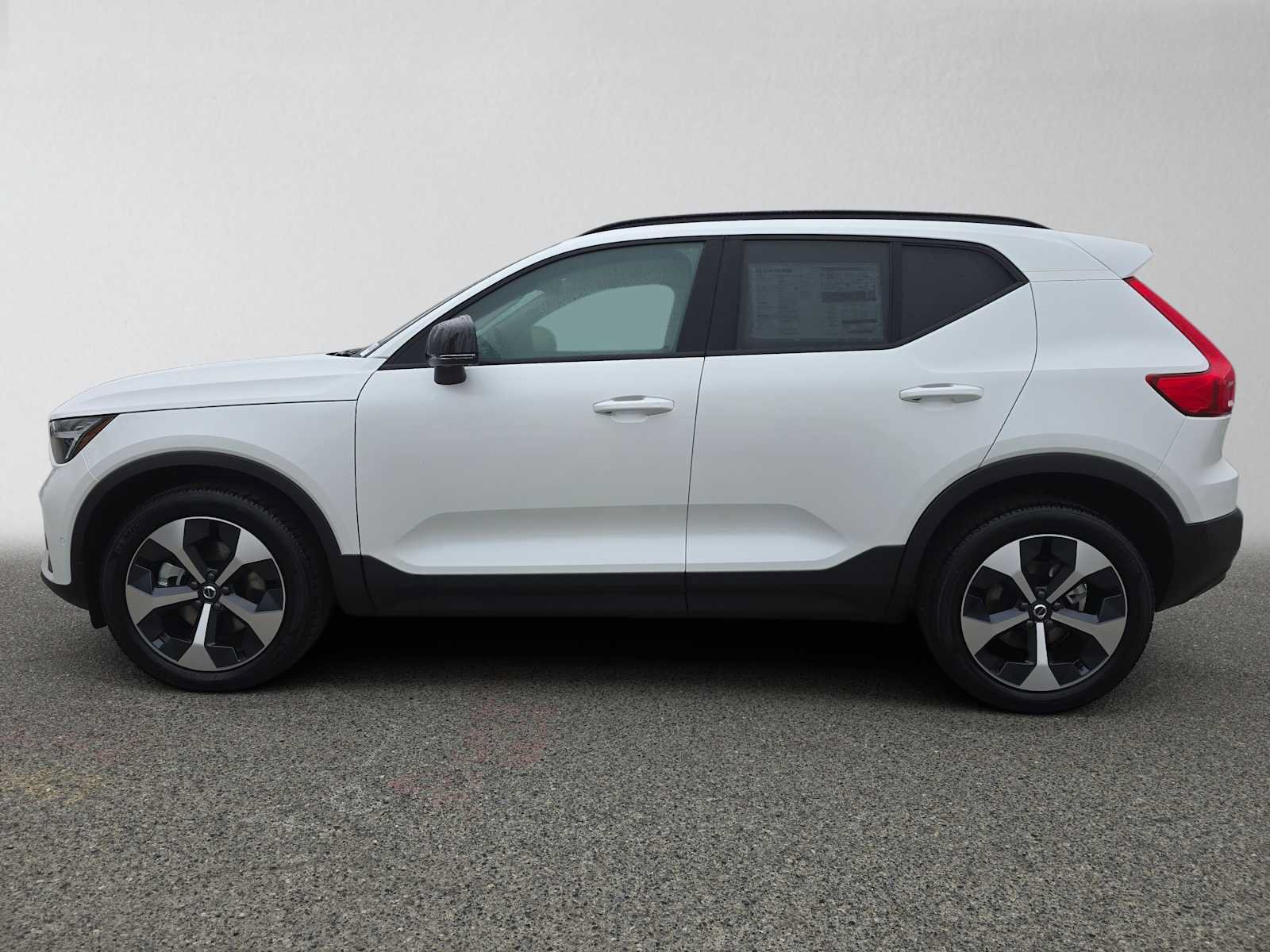Used 2026 Volvo XC40 B5 Plus w/ Protection Package Premier AWD/4WD image 6