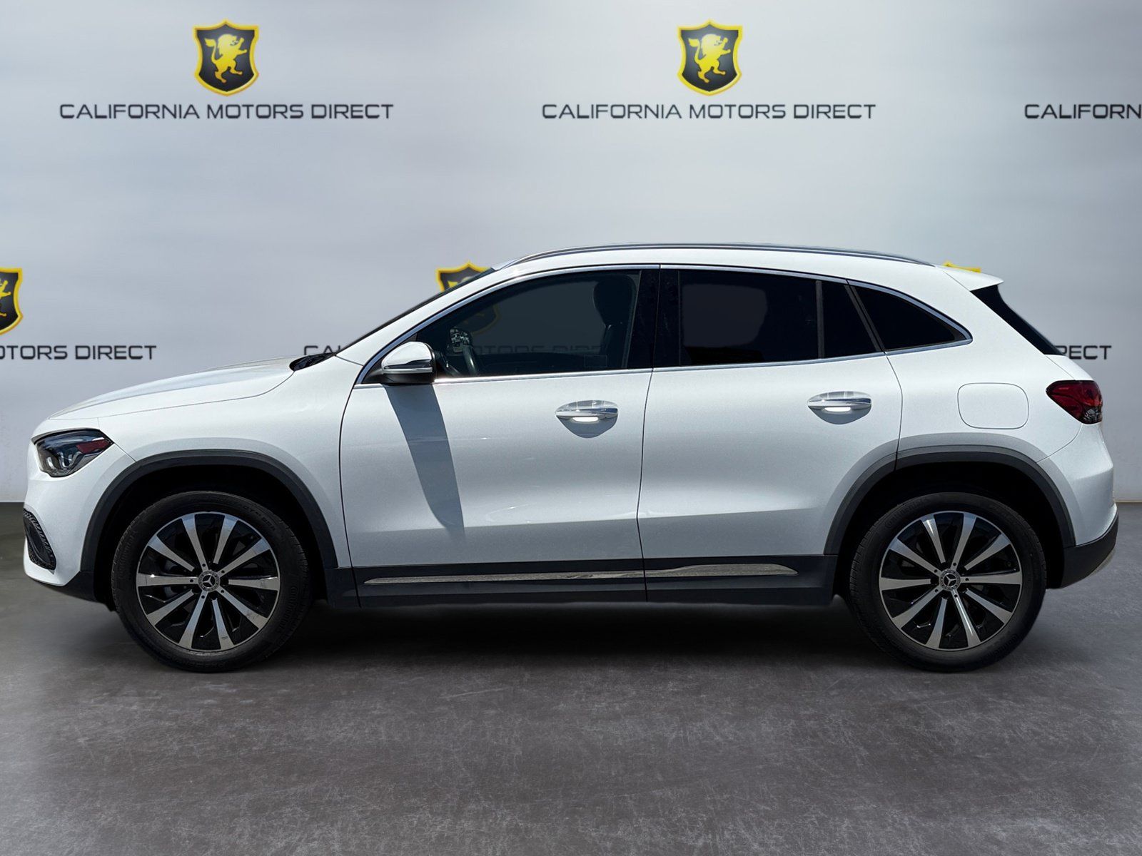 Used 2023 Mercedes-Benz GLA 250 w/ Premium Package image 2