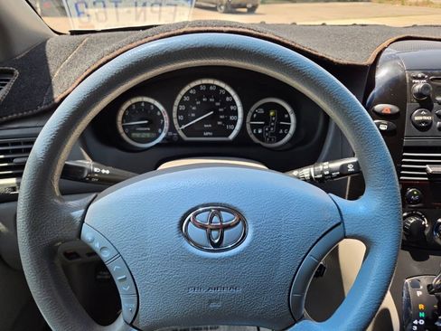 Used 2005 Toyota Sienna LE AWD/4WD image 22