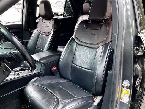 Used 2020 Ford Explorer Platinum w/ Premium Technology Package image 18