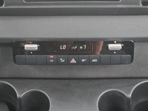 Used 2021 Mercedes-Benz Sprinter 1500 image 18