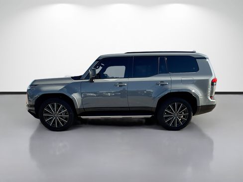 Used 2024 Lexus GX 550 w/ Accessory Package (Z1) image 2