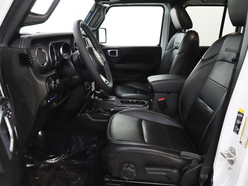 Used 2023 Jeep Wrangler Unlimited Sahara w/ Cold Weather Group image 16