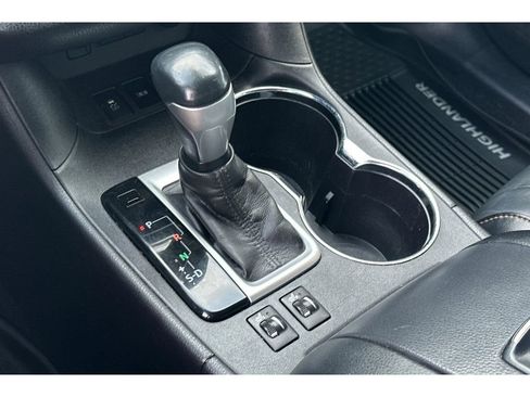 Used 2017 Toyota Highlander XLE image 24