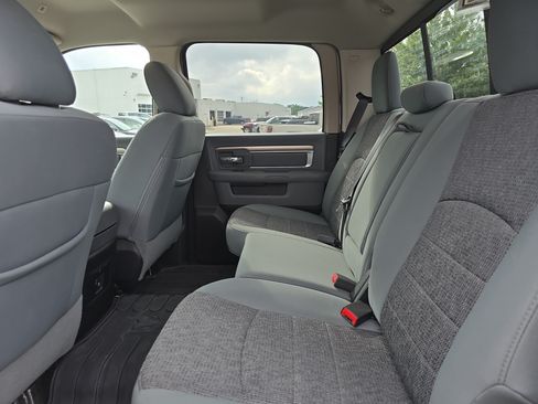 Used 2018 RAM 1500 SLT AWD/4WD image 15