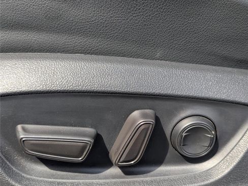 Used 2024 Toyota Camry SE image 19