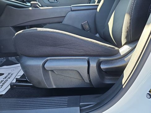 Used 2023 Nissan Rogue S image 35