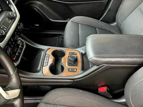 Used 2021 GMC Acadia SLE w/ Driver Convenience Package image 17