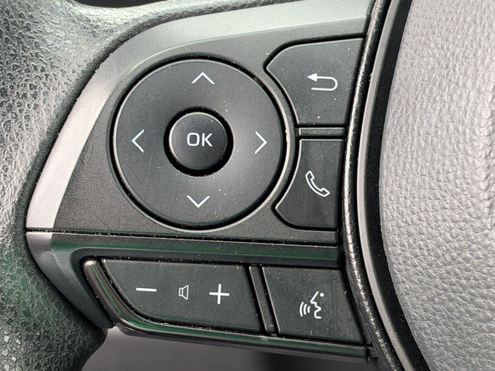 Used 2025 Toyota RAV4 XLE AWD/4WD image 26