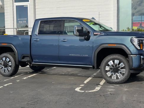 New 2026 GMC Sierra 2500 Denali w/ Denali Reserve Package image 2