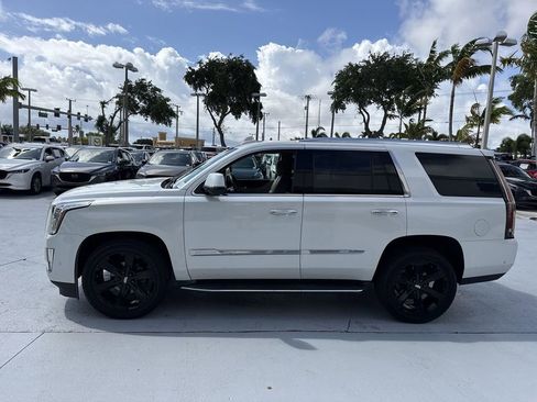 Used 2018 Cadillac Escalade Luxury AWD/4WD image 11