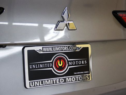 Used 2022 Mitsubishi Outlander SE image 13