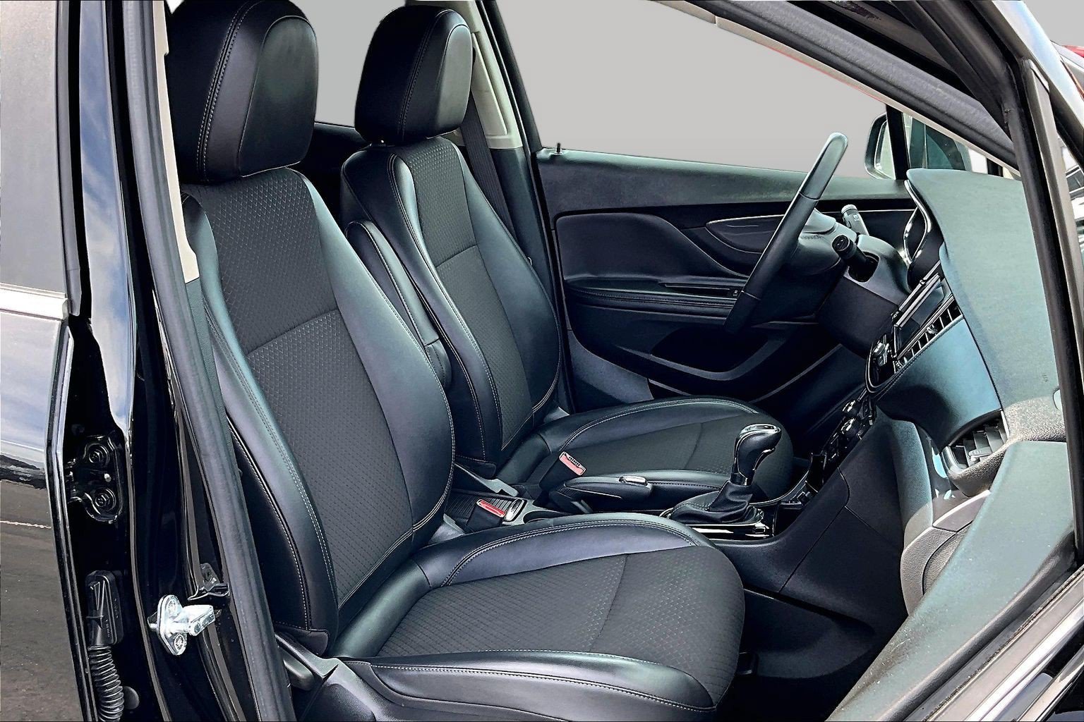 Used 2022 Buick Encore Preferred w/ Safety Package FWD image 7