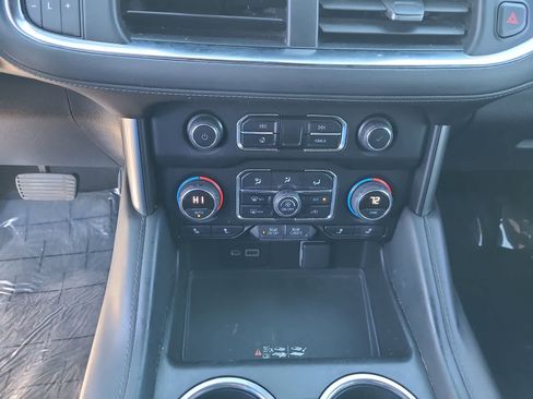 Used 2022 Chevrolet Suburban LT w/ LT Signature Package image 25