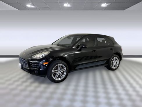 Used 2018 Porsche Macan AWD/4WD image 1