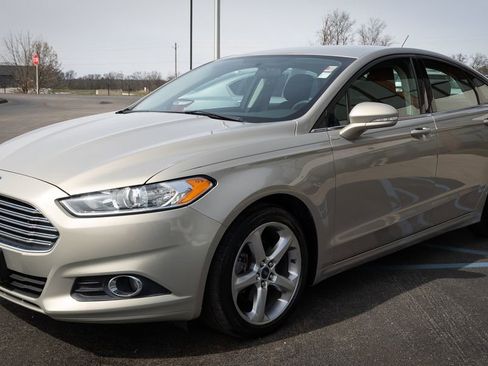 Used 2015 Ford Fusion SE w/ Equipment Group 201A image 5