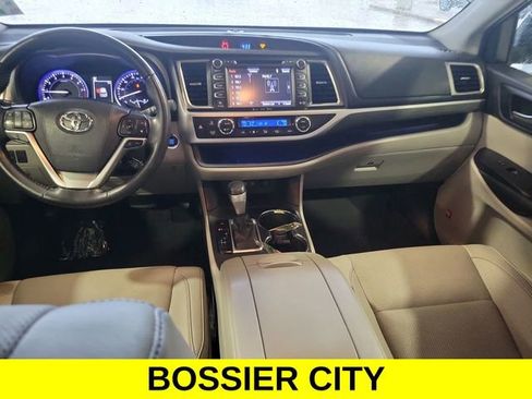 Used 2019 Toyota Highlander Limited Platinum FWD image 21