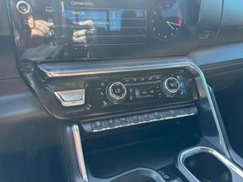 Used 2024 GMC Sierra 2500 Denali image 22