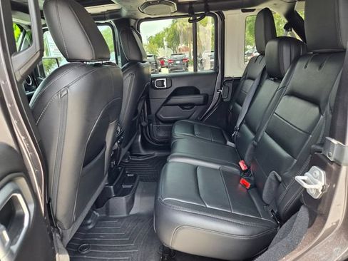 Used 2019 Jeep Wrangler Unlimited Sahara AWD/4WD image 14