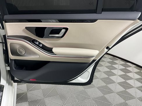 Used 2023 Mercedes-Benz S 500 S 500 image 24