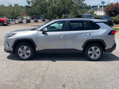 Used 2025 Toyota RAV4 XLE AWD/4WD image 8