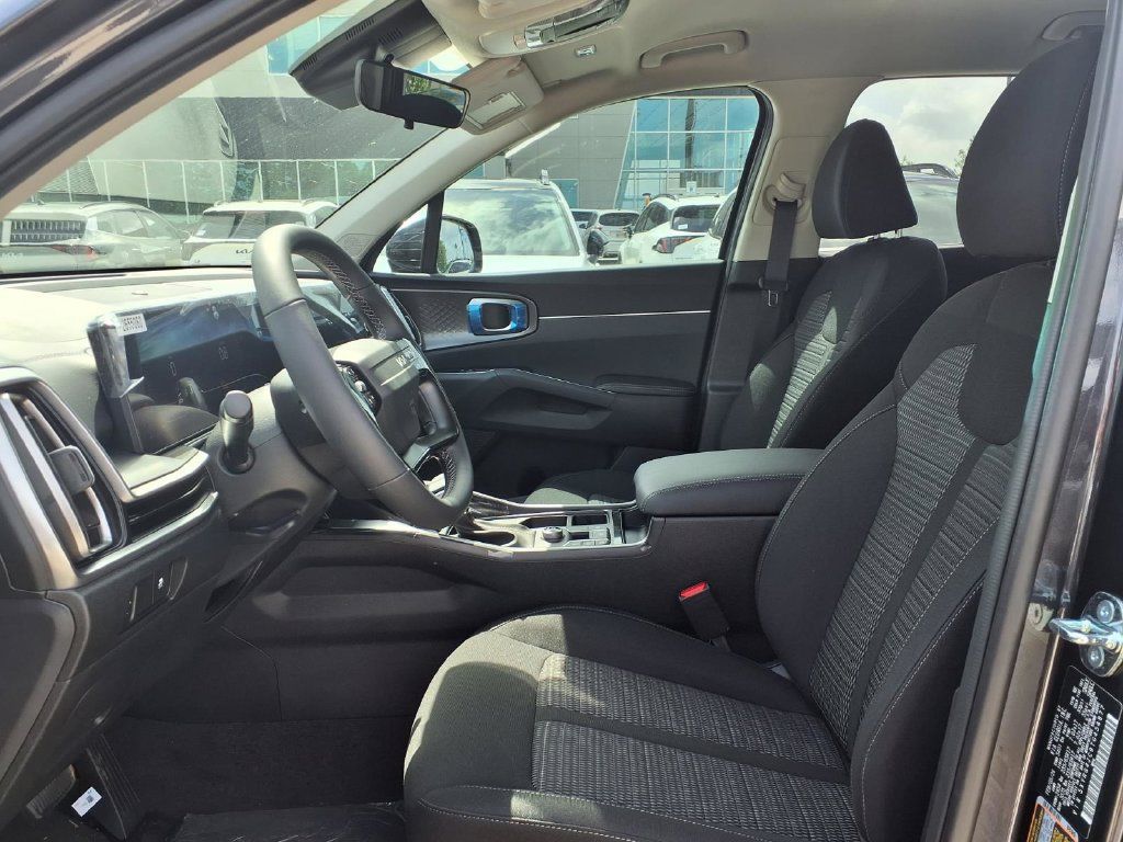 Certified 2026 Kia Sorento LX FWD image 12