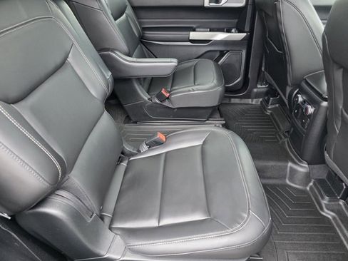 Used 2022 Ford Explorer XLT w/ Equipment Group 202A image 14