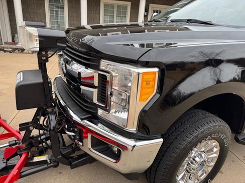 Used 2017 Ford F250 XLT w/ XLT Premium Package image 33