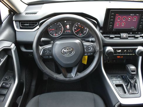 Used 2021 Toyota RAV4 LE FWD image 15