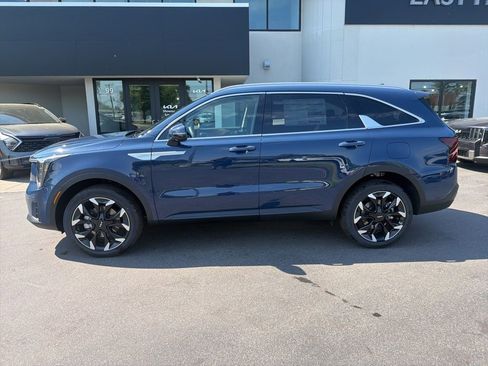 New 2026 Kia Sorento EX AWD/4WD image 2