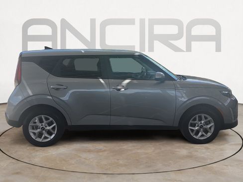 Certified 2025 Kia Soul LX w/ LX Technology Package FWD image 9