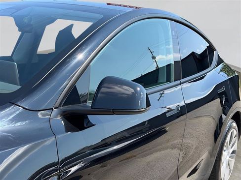 Used 2023 Tesla Model Y Long Range AWD/4WD image 4