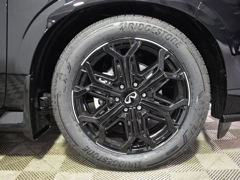 New 2026 INFINITI QX80 4WD image 9