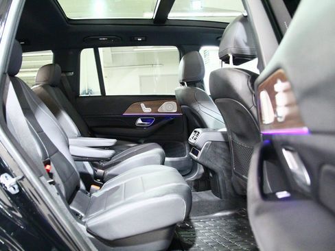 Used 2025 Mercedes-Benz GLS 450 4MATIC image 26